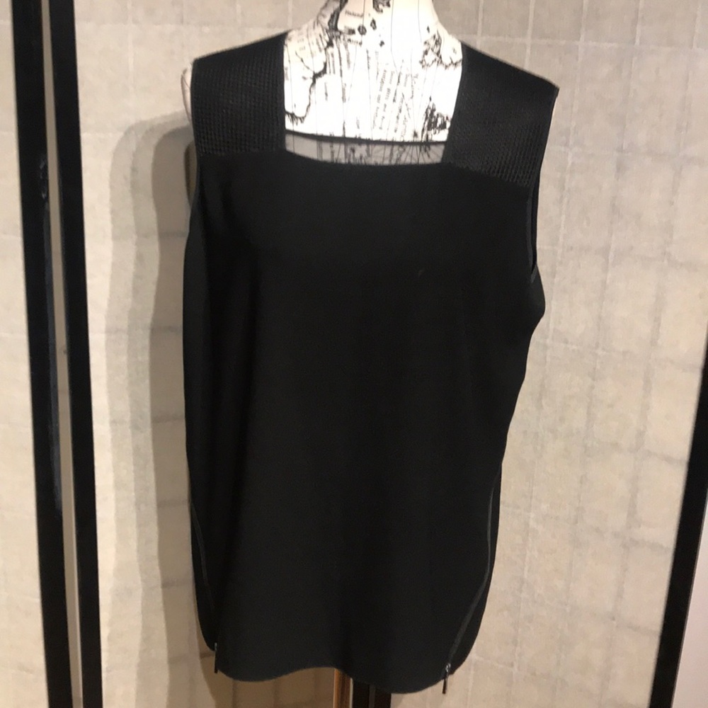 Tahari Asymmetric Square Textured High low blouse black avant garde futuristic L
